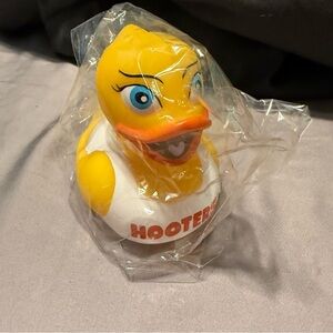 NEW Hooters Girl Duck
